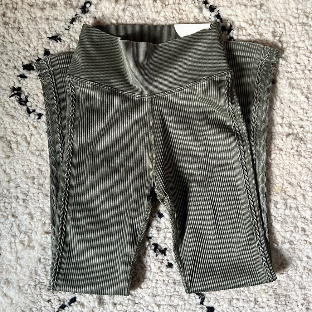 Aerie high-waisted ribbed knit seamless 7/8 leggings in olive green